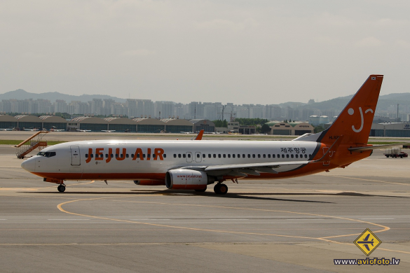 Boeing 737-8BK