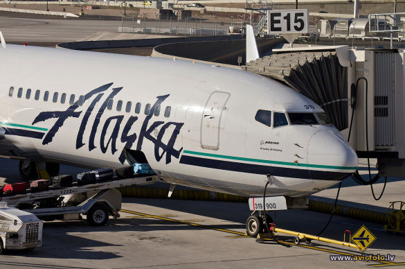 Boeing 737-990