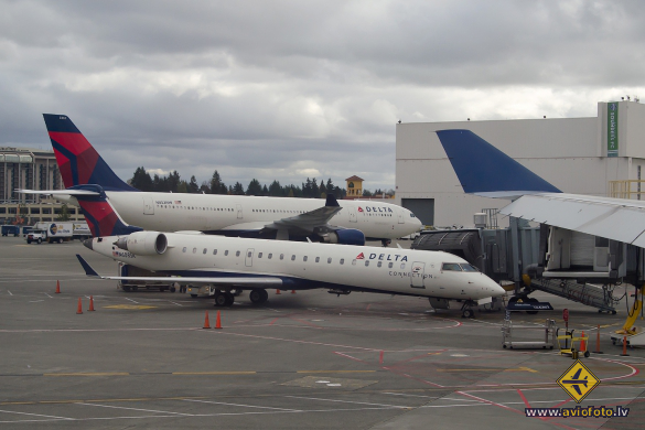 Bombardier CRJ-701ER (CL-600-2C10)