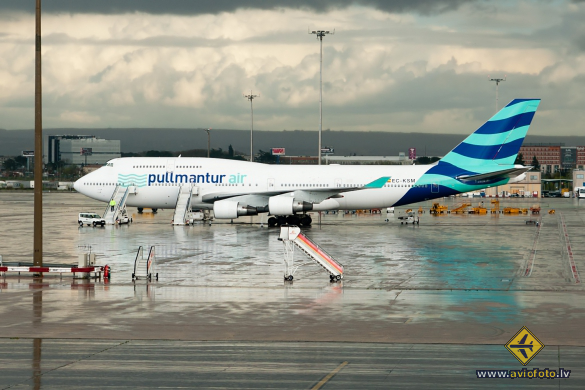 Boeing 747-412