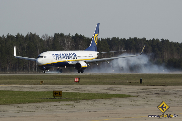 Boeing 737-8AS