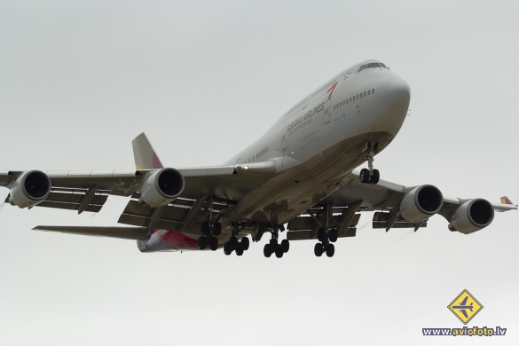 Boeing 747-48E