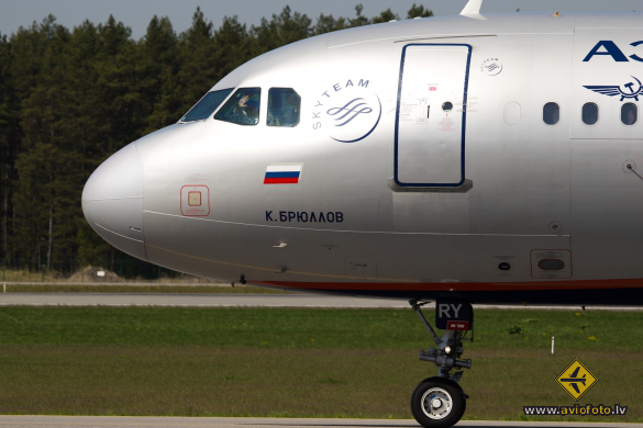 Airbus A320-214