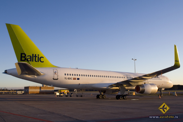 Boeing 757-256