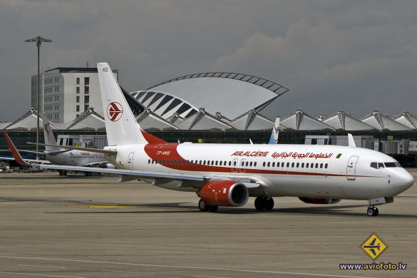 Boeing 737-8D6