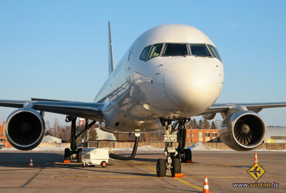 Boeing 757-256