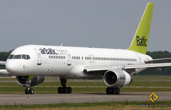 Boeing 757-256