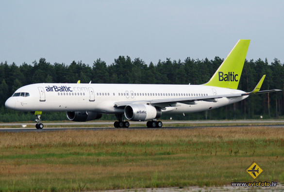 Boeing 757-256