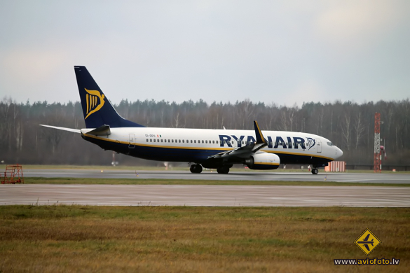 Boeing 737-8AS