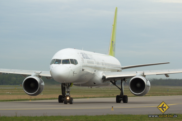 Boeing 757-256