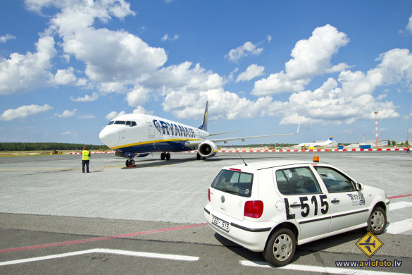 Boeing 737-8AS