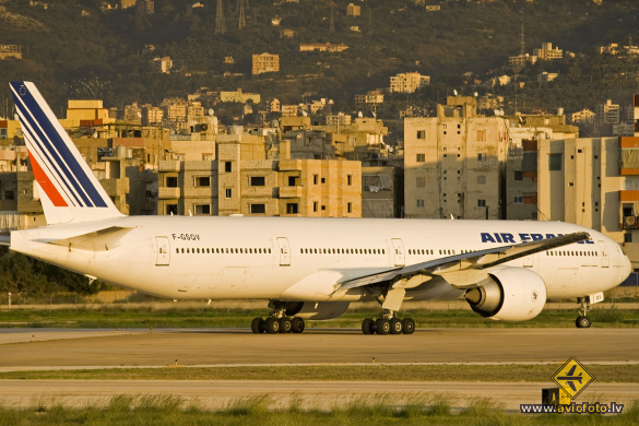 Boeing 777-328/ER