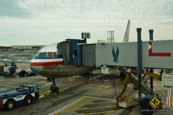 Boeing 767-223/ER