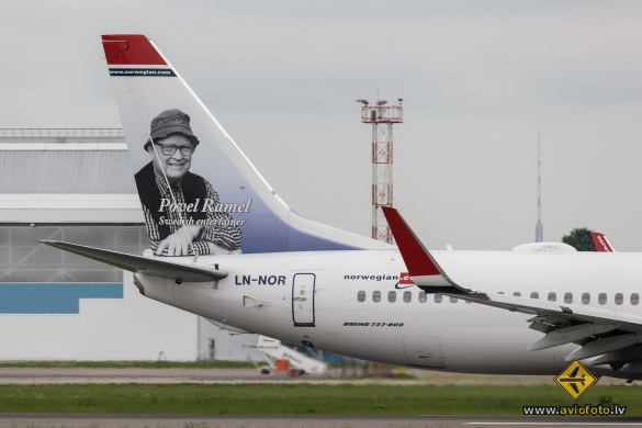Boeing 737-81D