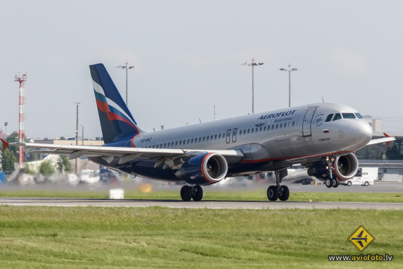 Airbus A320-214