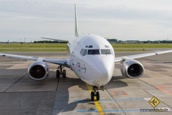 Boeing 737-522