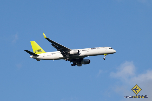 Boeing 757-256