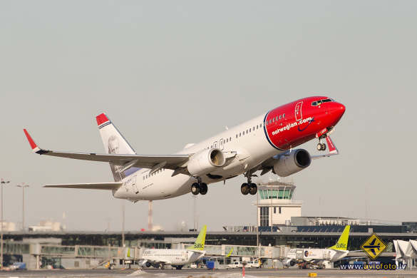 Boeing 737-8JP