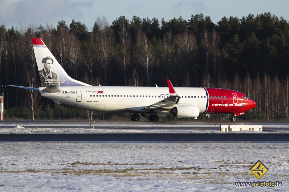 Boeing 737-8JP