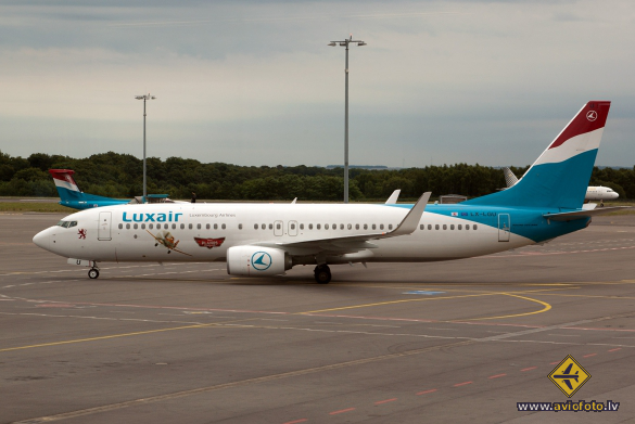 Boeing 737-8C9