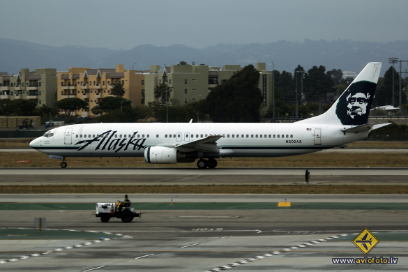 Boeing 737-990