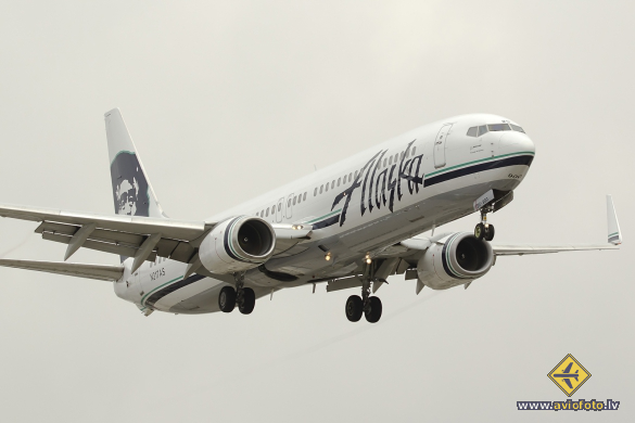Boeing 737-990