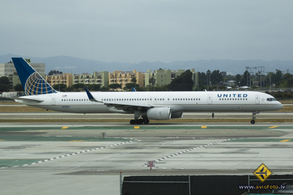 Boeing 757-33N