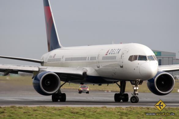 Boeing 757-2Q8