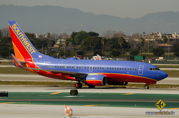 Boeing 737-7H4