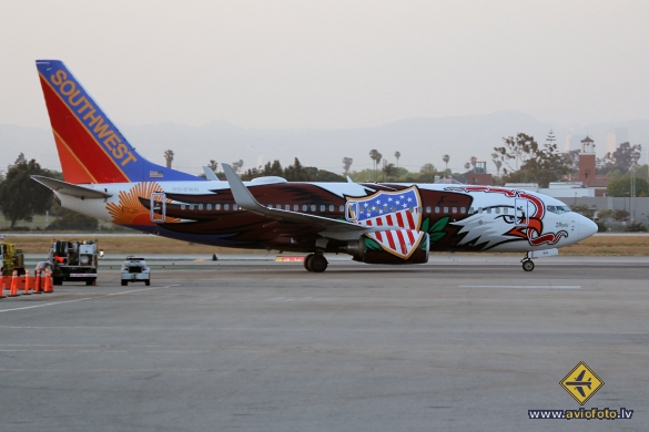 Boeing 737-7H4