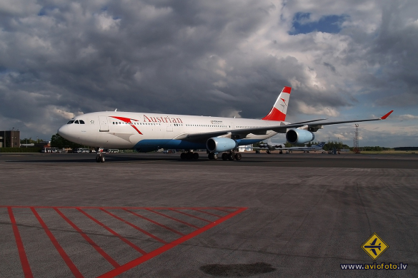 Airbus A340-212