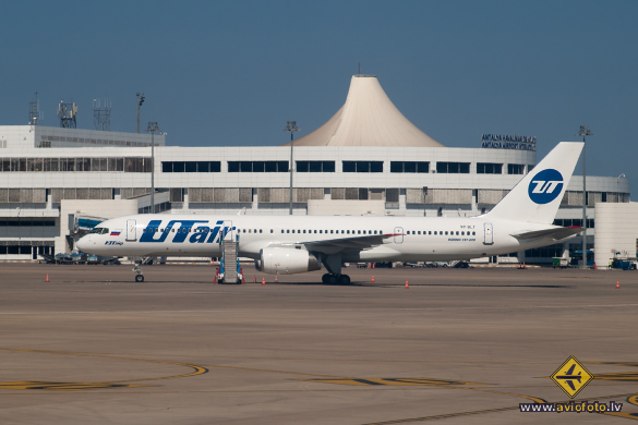 Boeing 757-28A