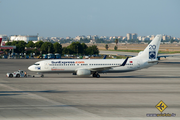 Boeing 737-86J