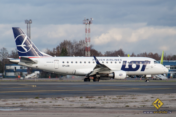 Embraer 170STD (ERJ-170-100STD)
