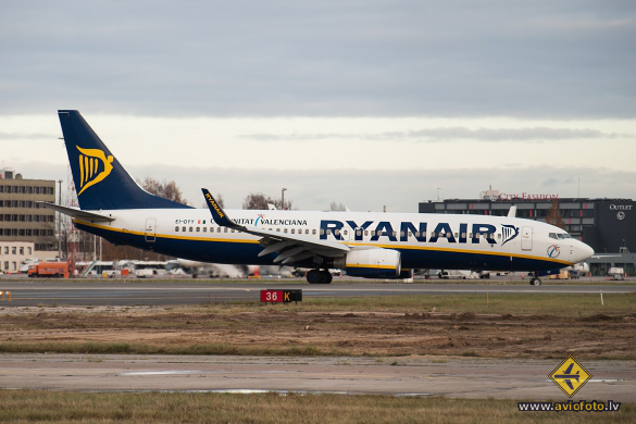 Boeing 737-8AS