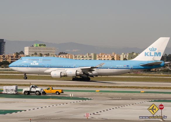 Boeing 747-406
