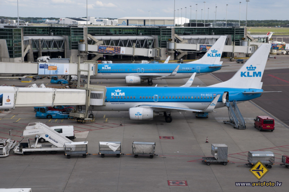 Boeing 737-7K2