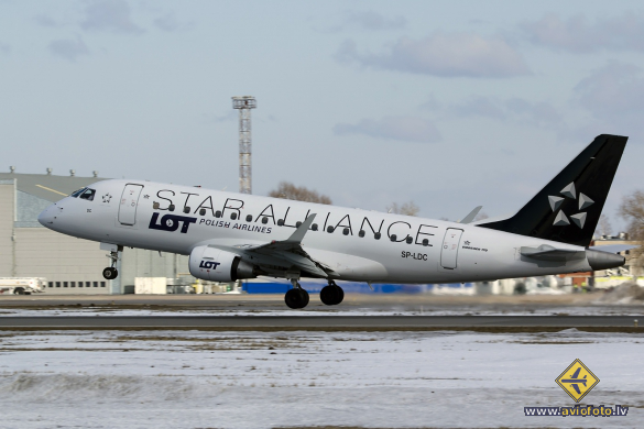 Embraer 170STD (ERJ-170-100STD)