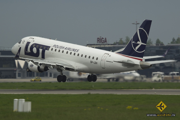 Embraer 170STD (ERJ-170-100STD)