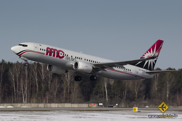 Boeing 737-86N