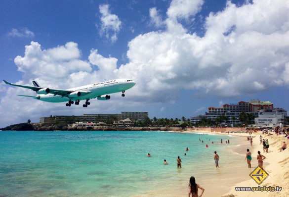 Airbus A340-313X