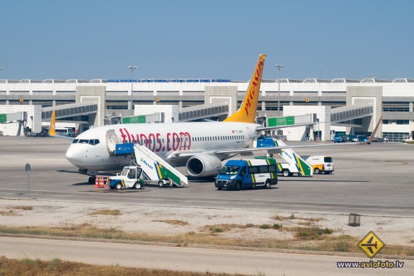 Boeing 737-82R