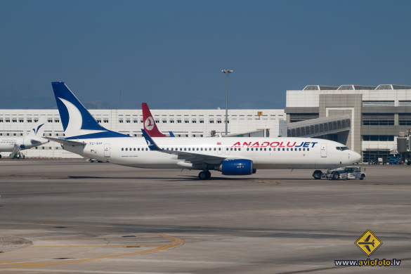 Boeing 737-8AS