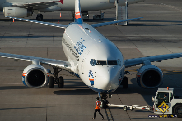 Boeing 737-86N