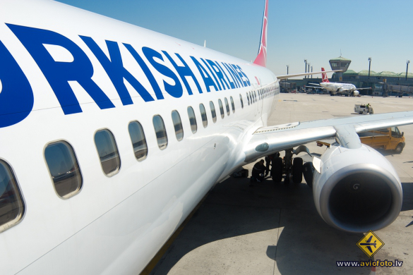 Boeing 737-8F2