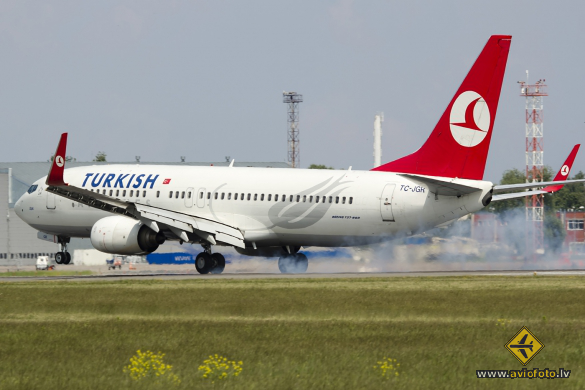 Boeing 737-8F2