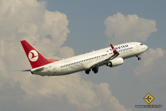 Boeing 737-8F2