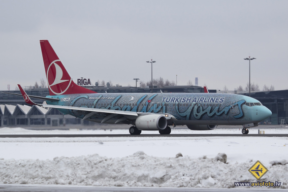 Boeing 737-8F2