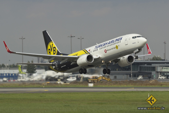 Boeing 737-8F2
