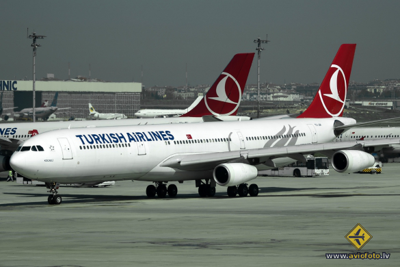 Airbus A340-313X